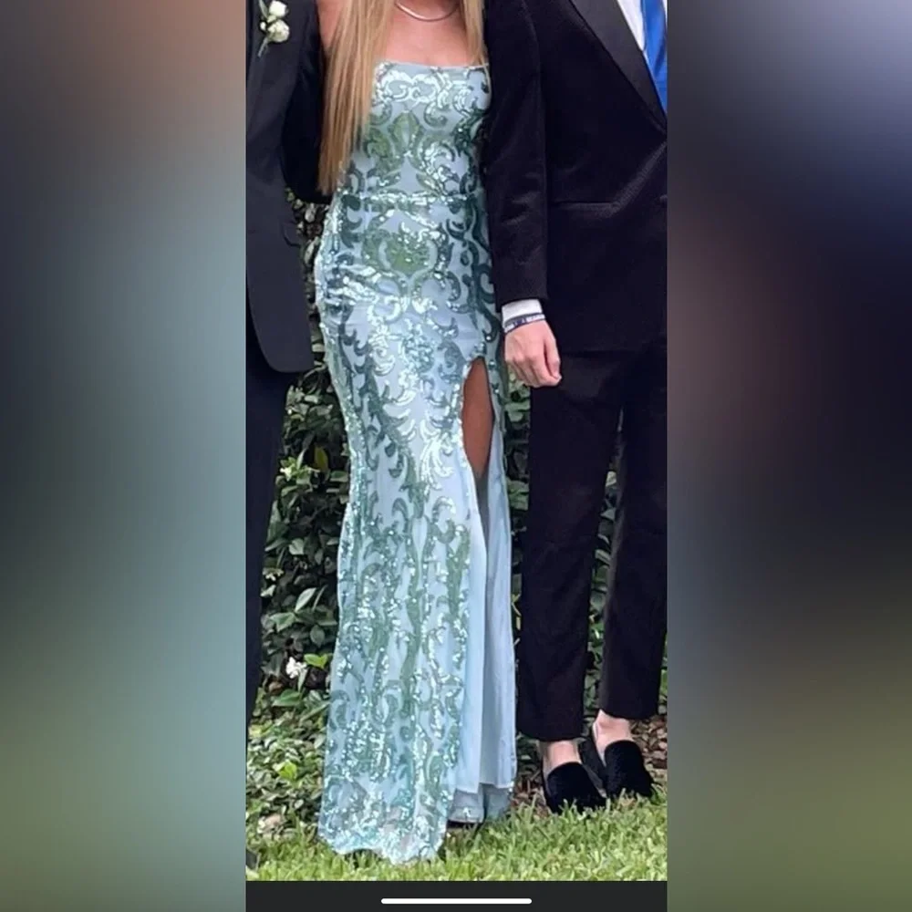 PROM DRESS - Picture 3 of 4